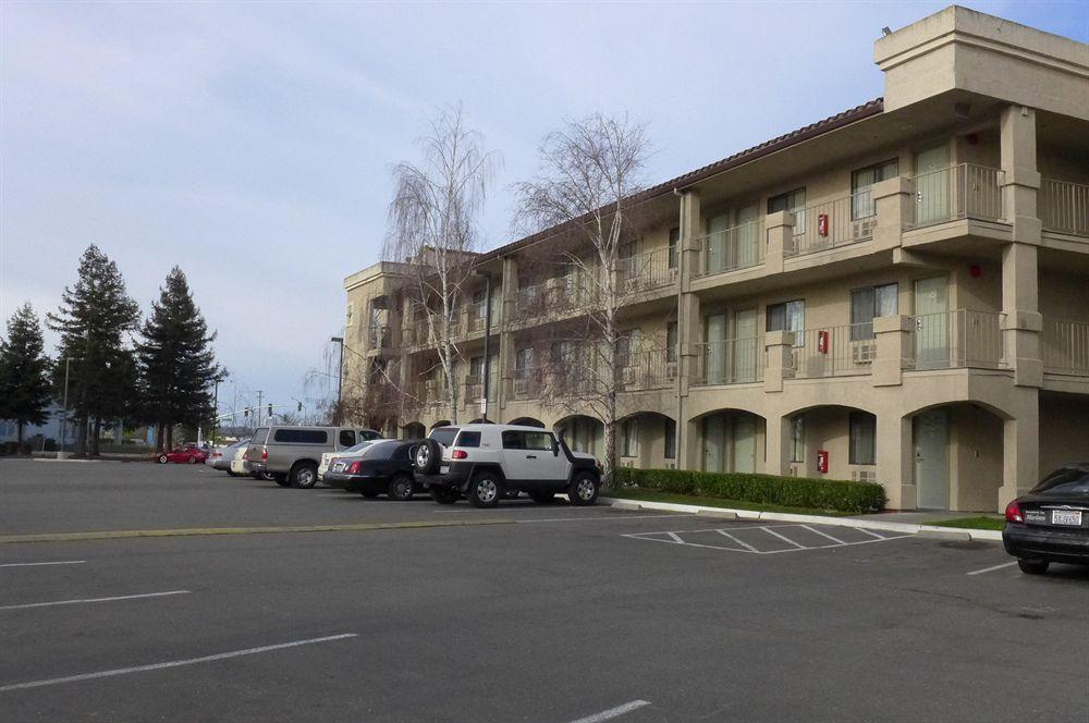 Inn At Rohnert Park Buitenkant foto