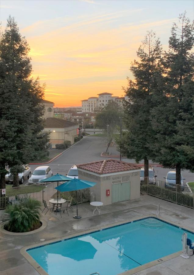 Inn At Rohnert Park Buitenkant foto