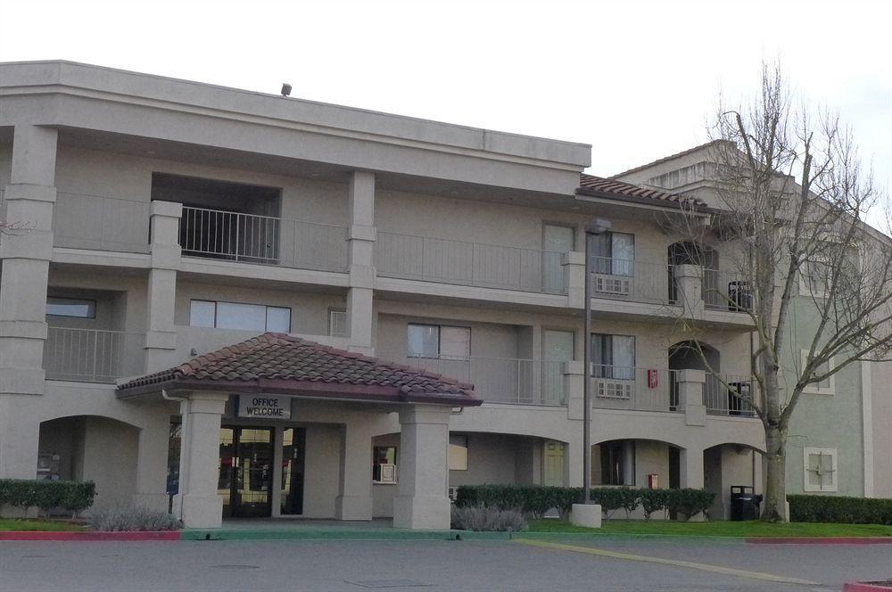 Inn At Rohnert Park Buitenkant foto
